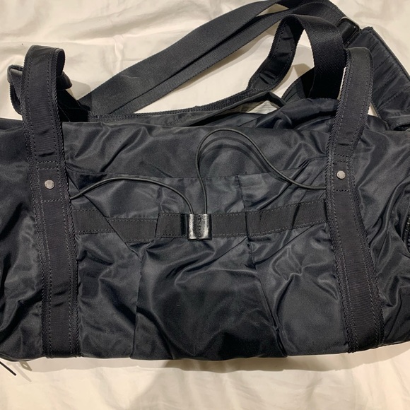 Lululemon Gym Duffle Bag in Black - Picture 2 of 8